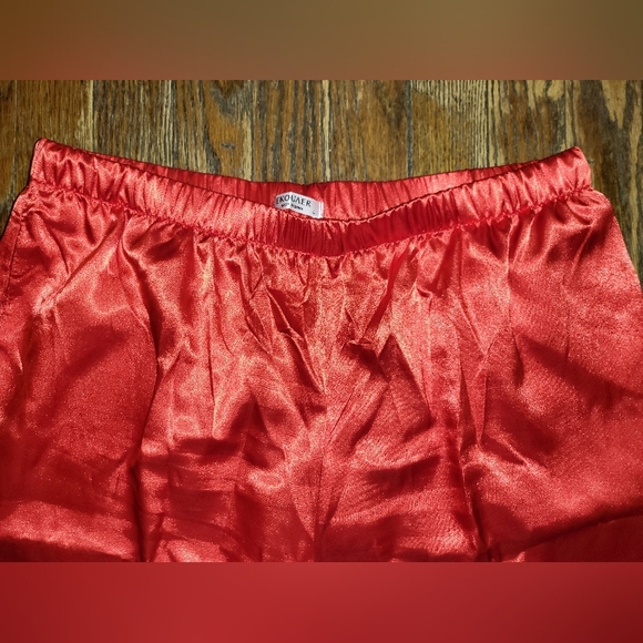 Ekouaer Red Satin Pj Set - Picture 7 of 8